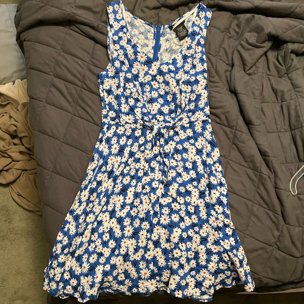 B Darlin blue and white daisy flower, skater dress. Size 7/8. Barely worn.